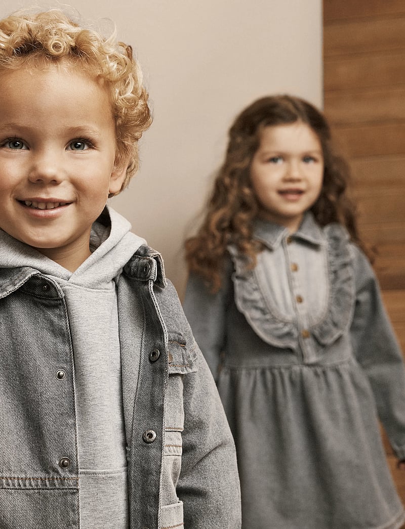 En Fant - Dress Denim - långärmade vardagsklänningar - light grey denim - 0