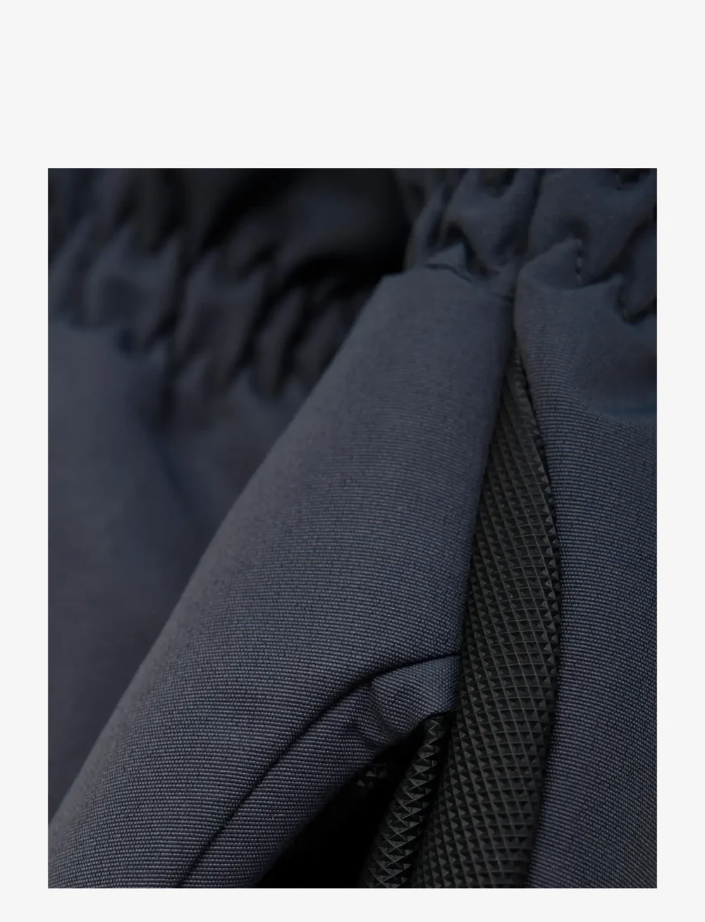 En Fant - Mittens - vantar - ebony - 2