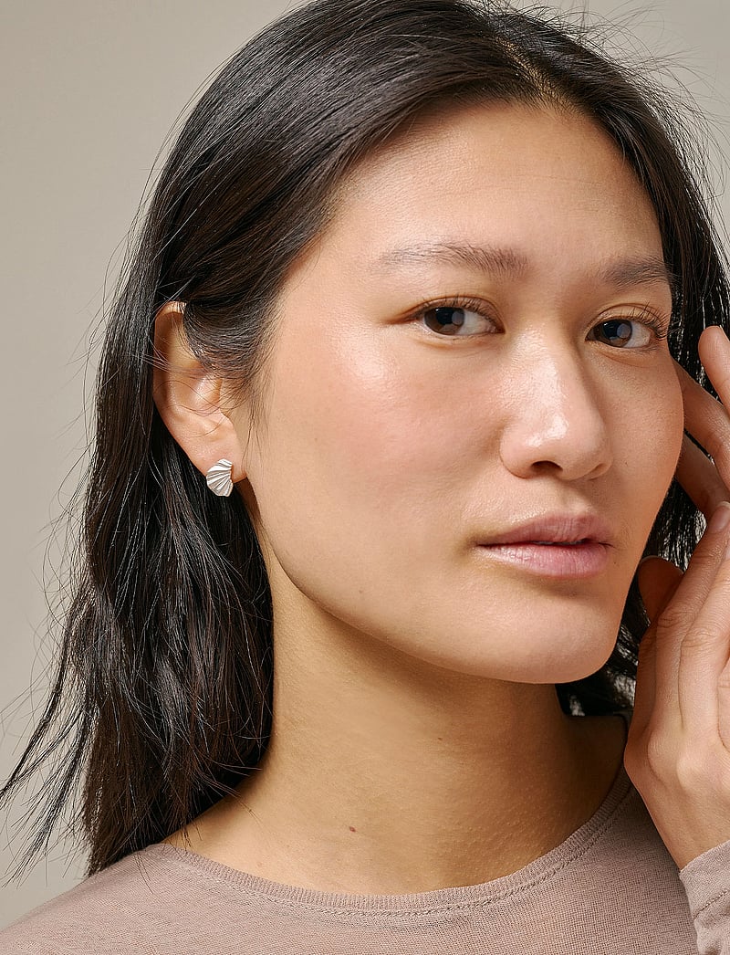 Enamel Copenhagen - Mini Wave Earring - stud earrings - silver - 0