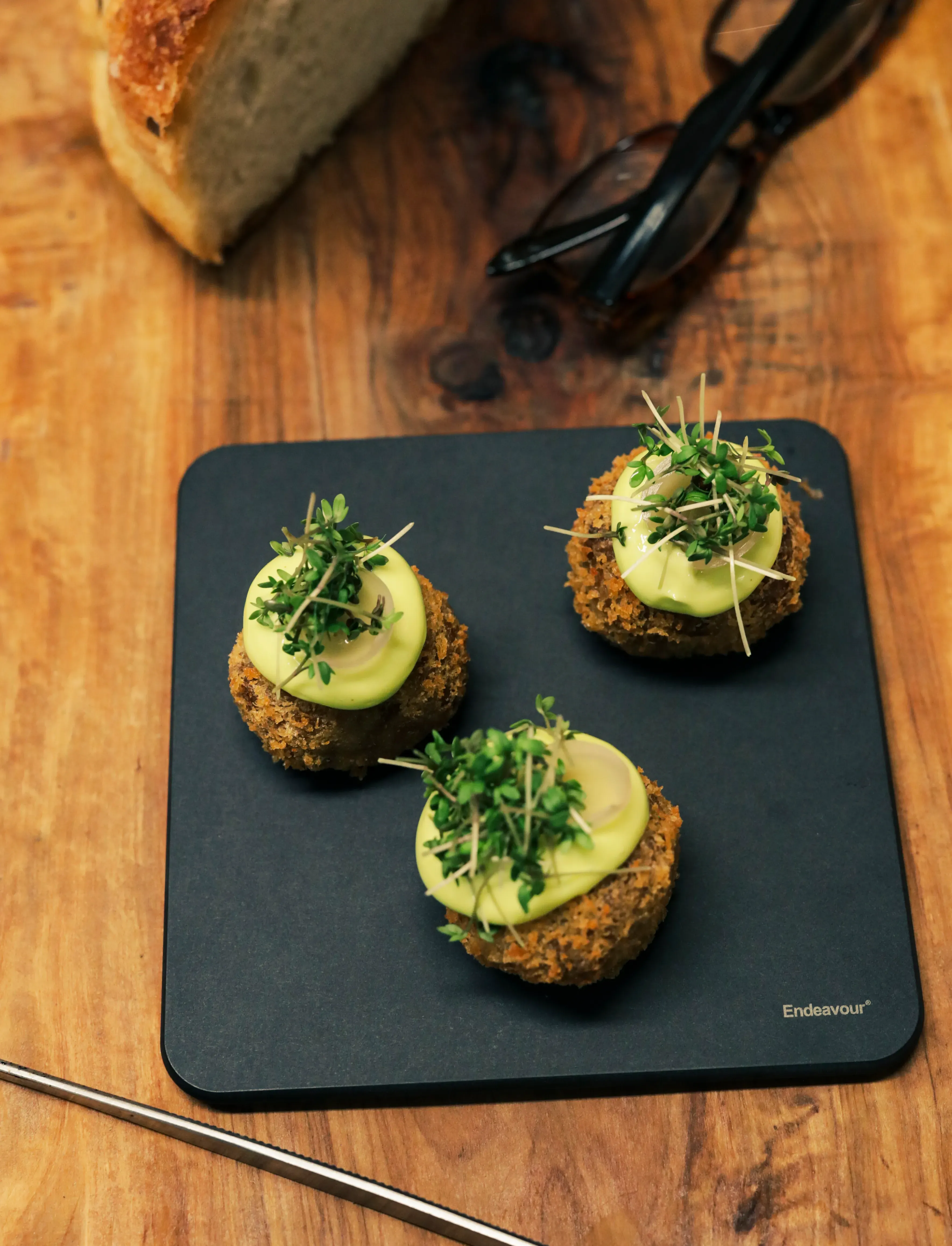 Endeavour - Bread & Butter Board Black 14x14 cm - tapasplattor & set - black - 2