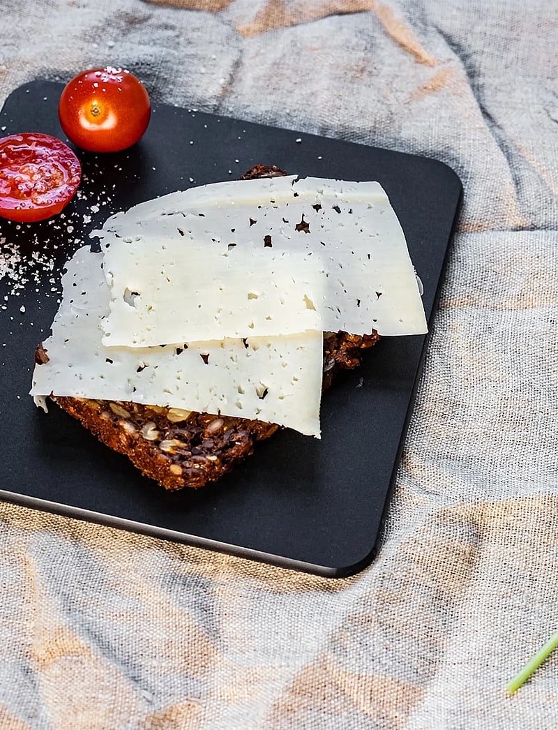 Endeavour - Bread & Butter Board Black 14x14 cm - tapas alused ja komplektid - black - 4