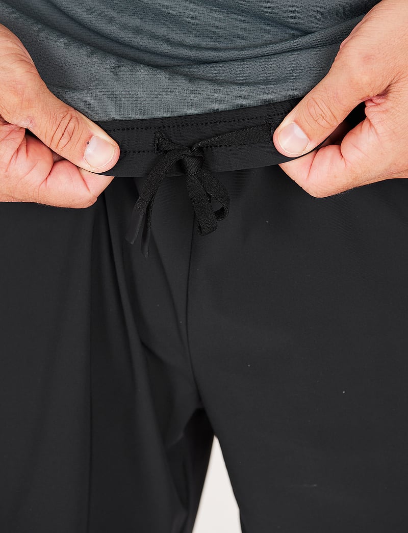 Endurance - Dyne M Shorts - hlaupastuttbuxur - black - 5