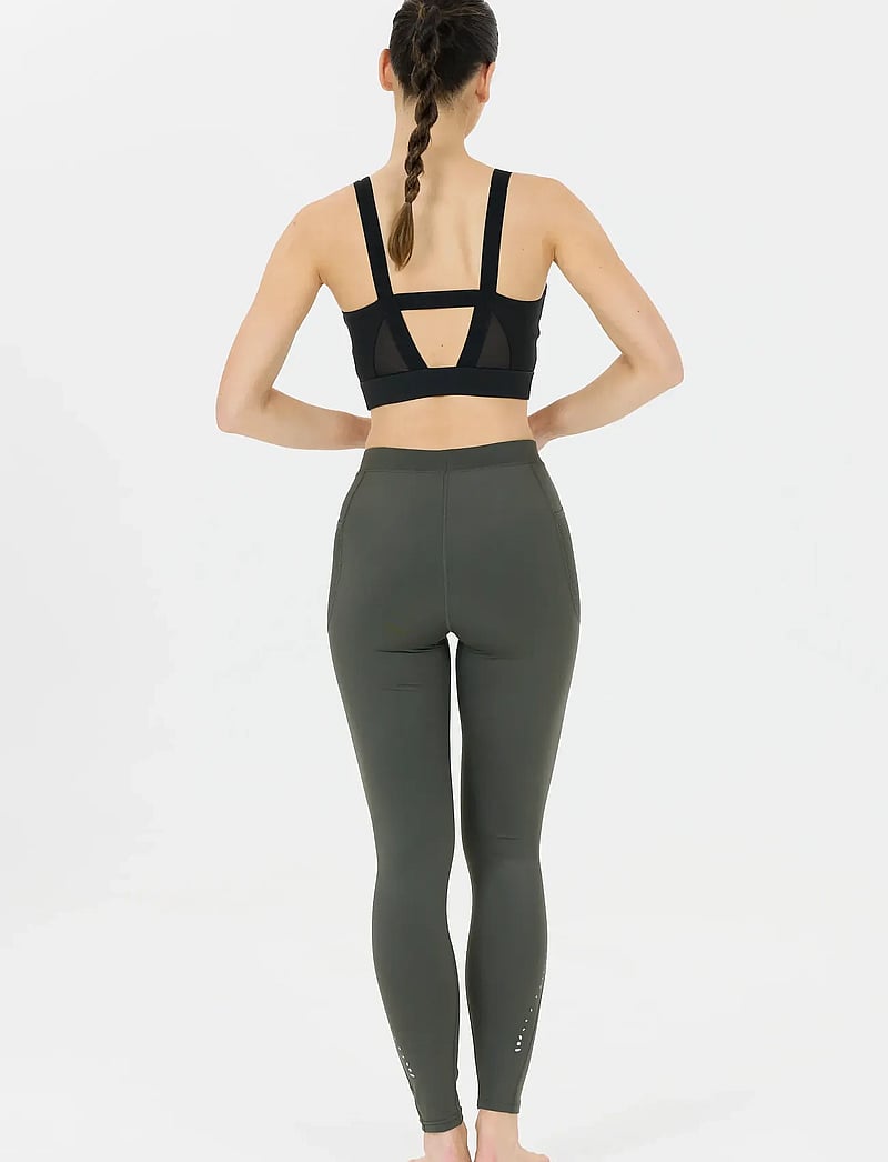 Endurance - Cynthian W Sports Bra - mittlerer halt - black - 5