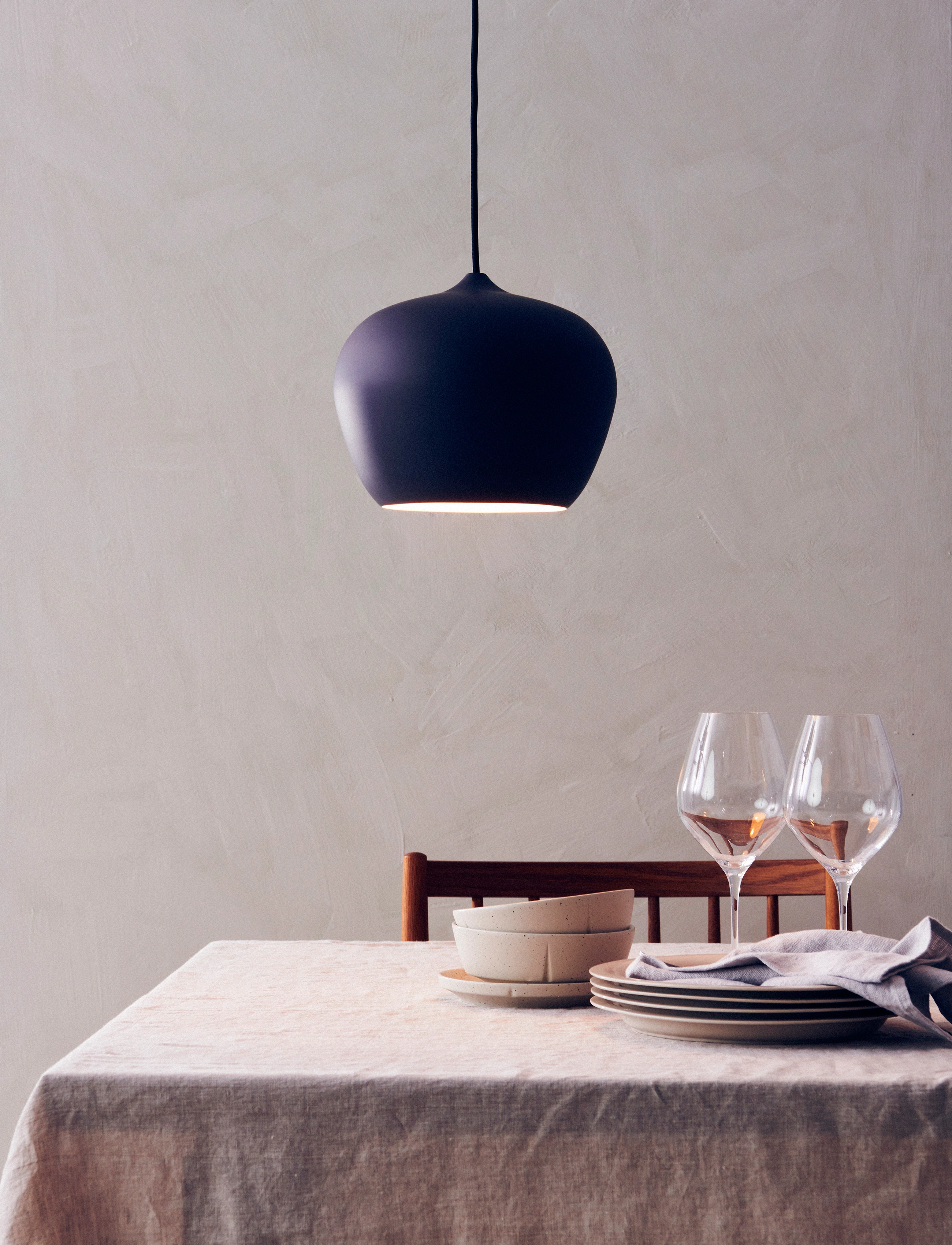 ENKEL LIVING - Apple medium pendant - loftslamper - matt black - 2