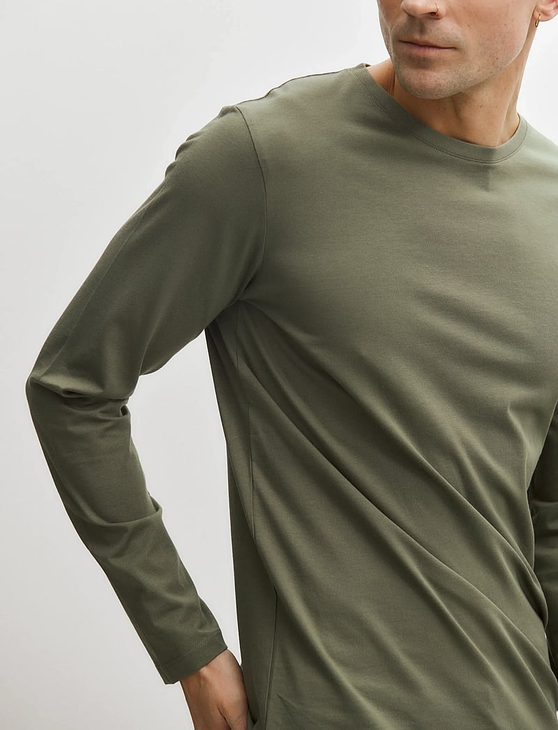 Enkel Studio - Basic o-neck tee L/S - langärmelig - army - 4