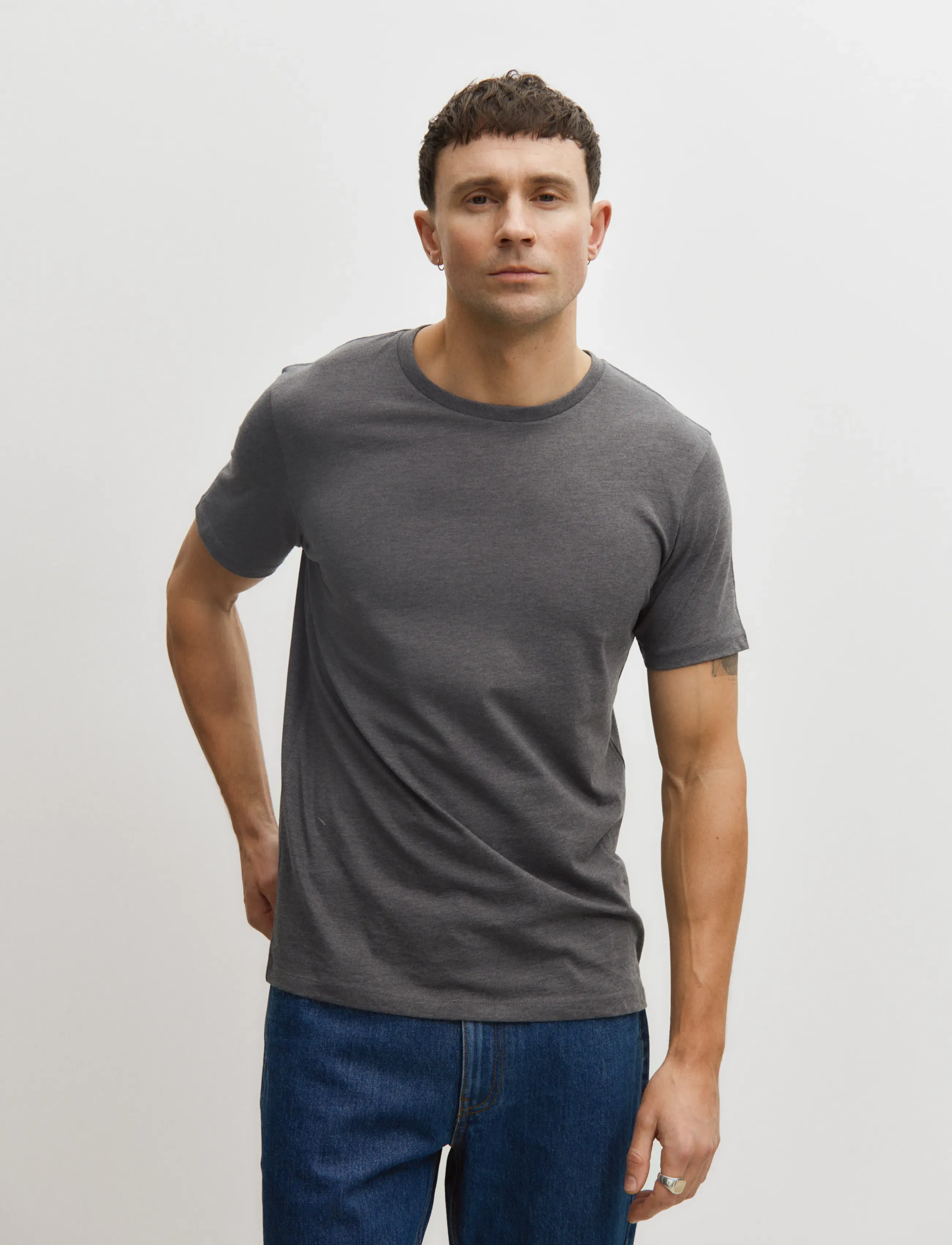 Enkel Studio Basic o-neck tee S/S - Enkel Studio - DK GREY / grey