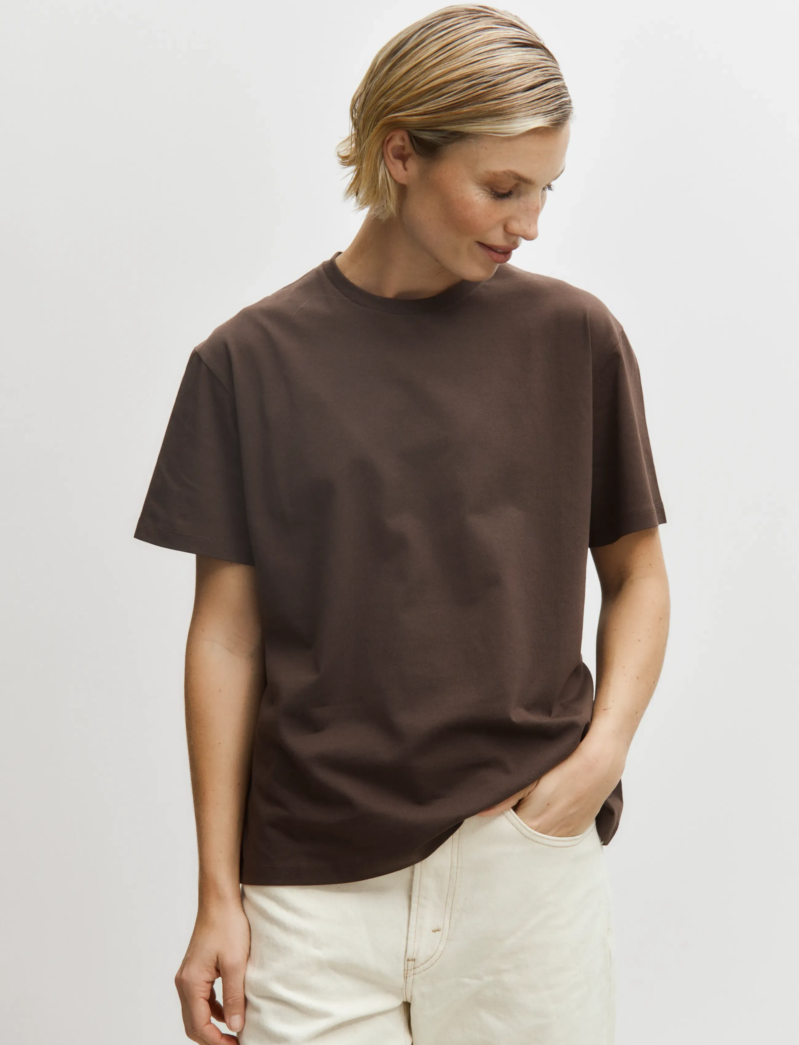 Enkel Studio Basic o-neck tee S/S - Alla produkter - BROWN / brown