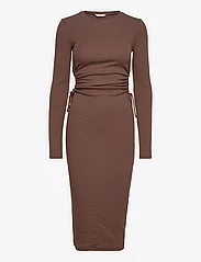 Envii - ENALLY LS HOLE DRESS 5314 - bodycon dresses - chestnut - 0