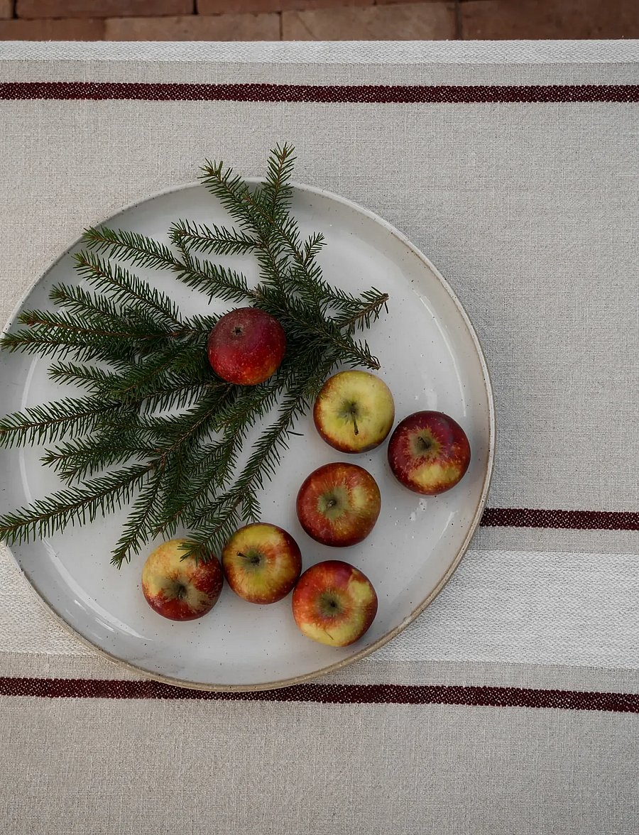 ERNST - Tablecloth - laudlinad - natural/white/red - 3