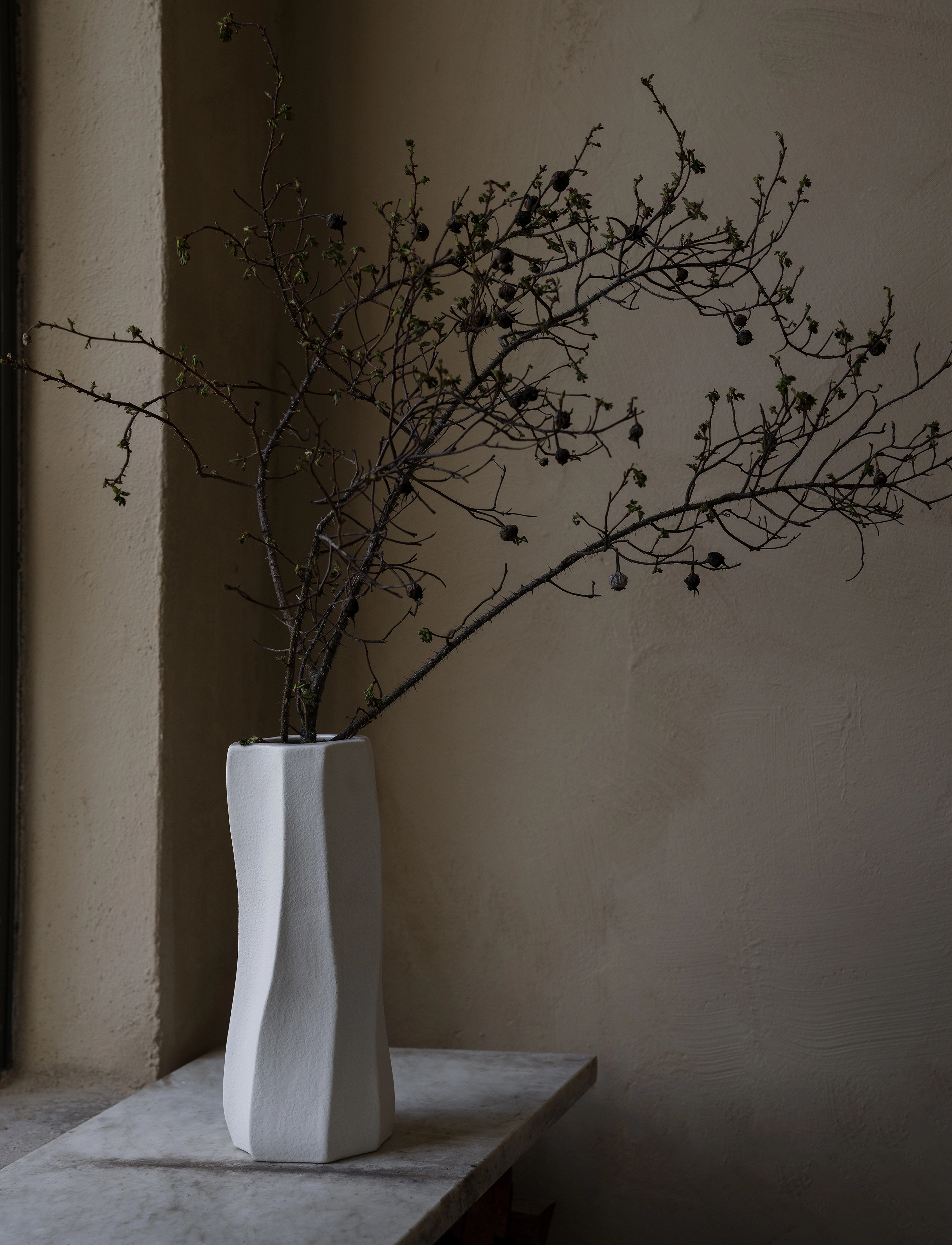 ERNST Vase I Stentøj Naturhvid, H:31 cm, Vases, Beige - Small Homeware