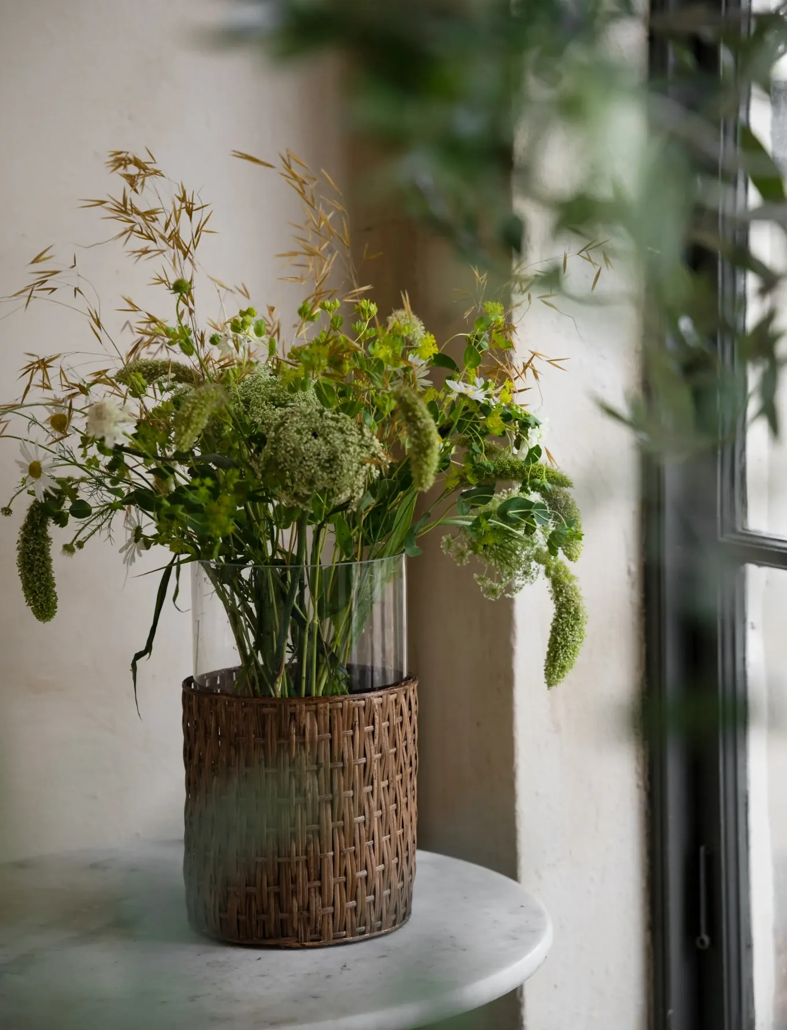 ERNST Vase With Basket, One Size, Brown, Lysestager & Fyrfadsstager > Indendørs Lanterner, Unisex