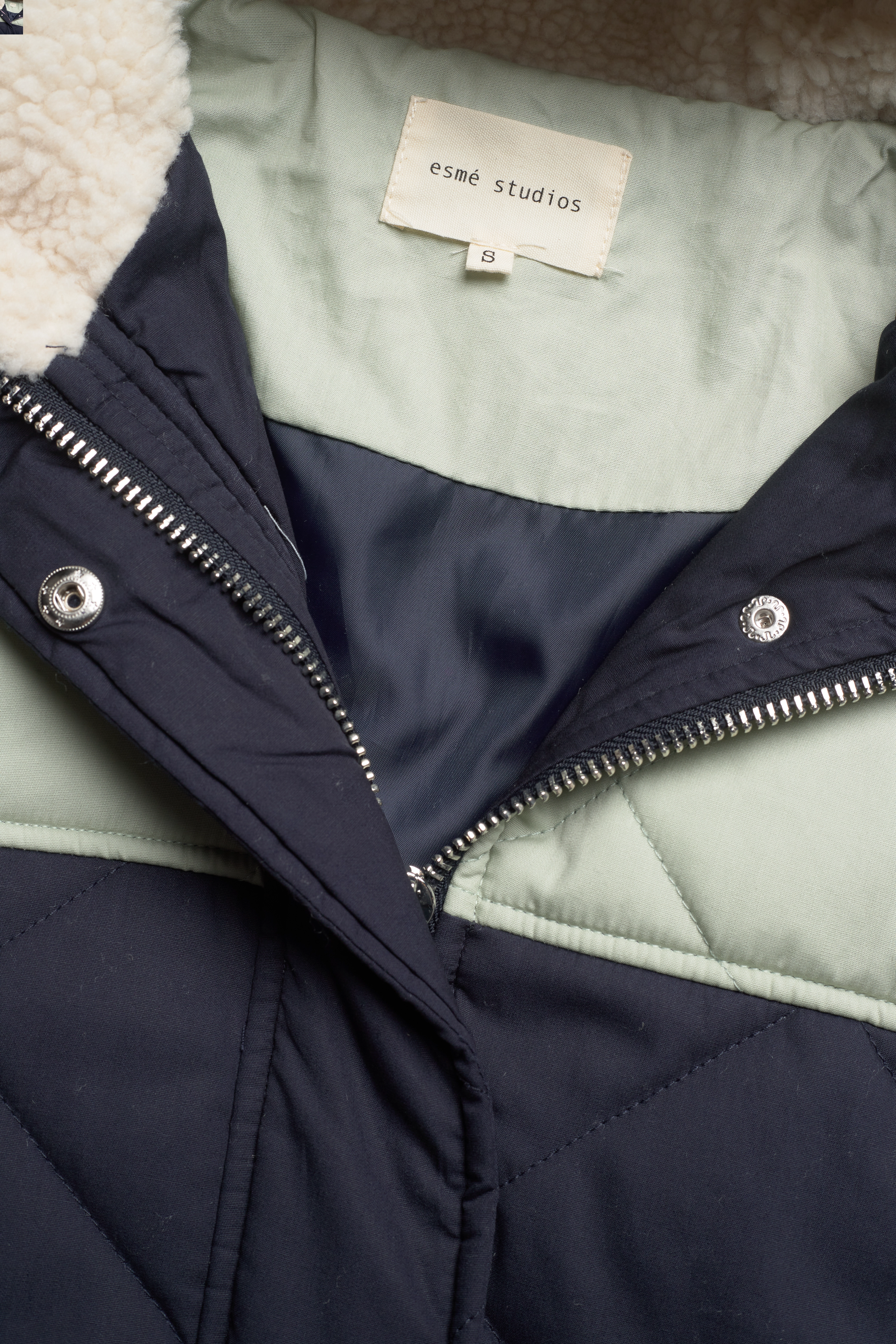 Esme Studios - ESStella Long Hood Quilt Jacket - colour blocking dk. sapphire/ desert sage/ sno - 2