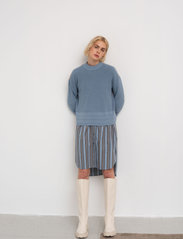 Esme Studios - ESMabel 3/4 Loose Shirt Dress Printed - särkkleidid - ashley blue stripe comb. - 2
