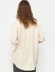 Esme Studios - ESLeonora LS Shirt - pikkade varrukatega särgid - buttercream - 3