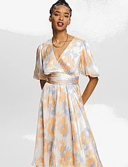 Esprit Casual - Dresses light woven - slå-om-kjoler - light beige 4 - 2