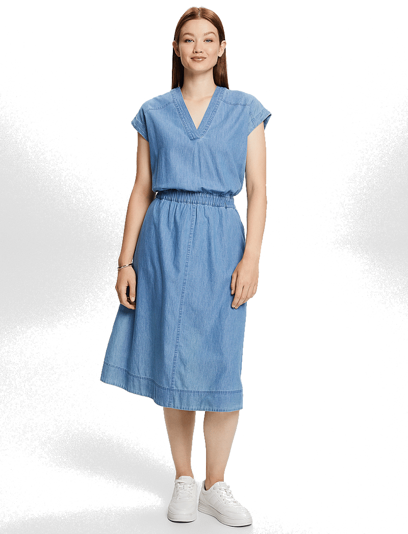 Esprit Casual Dresses Light Woven (ECA034EE1E319) Midi jurken