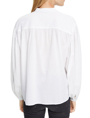 Esprit Casual - Dobby texture blouse - langermede bluser - white - 3