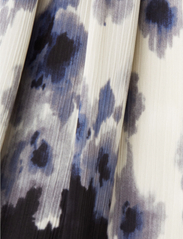 Esprit Collection - Crinkle satin midi dress with floral print - festtøj til outletpriser - black 3 - 2