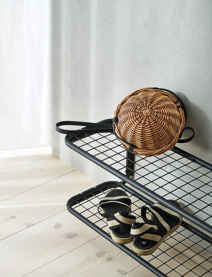 Essem Design - Classic shoe rack - black textured - 1