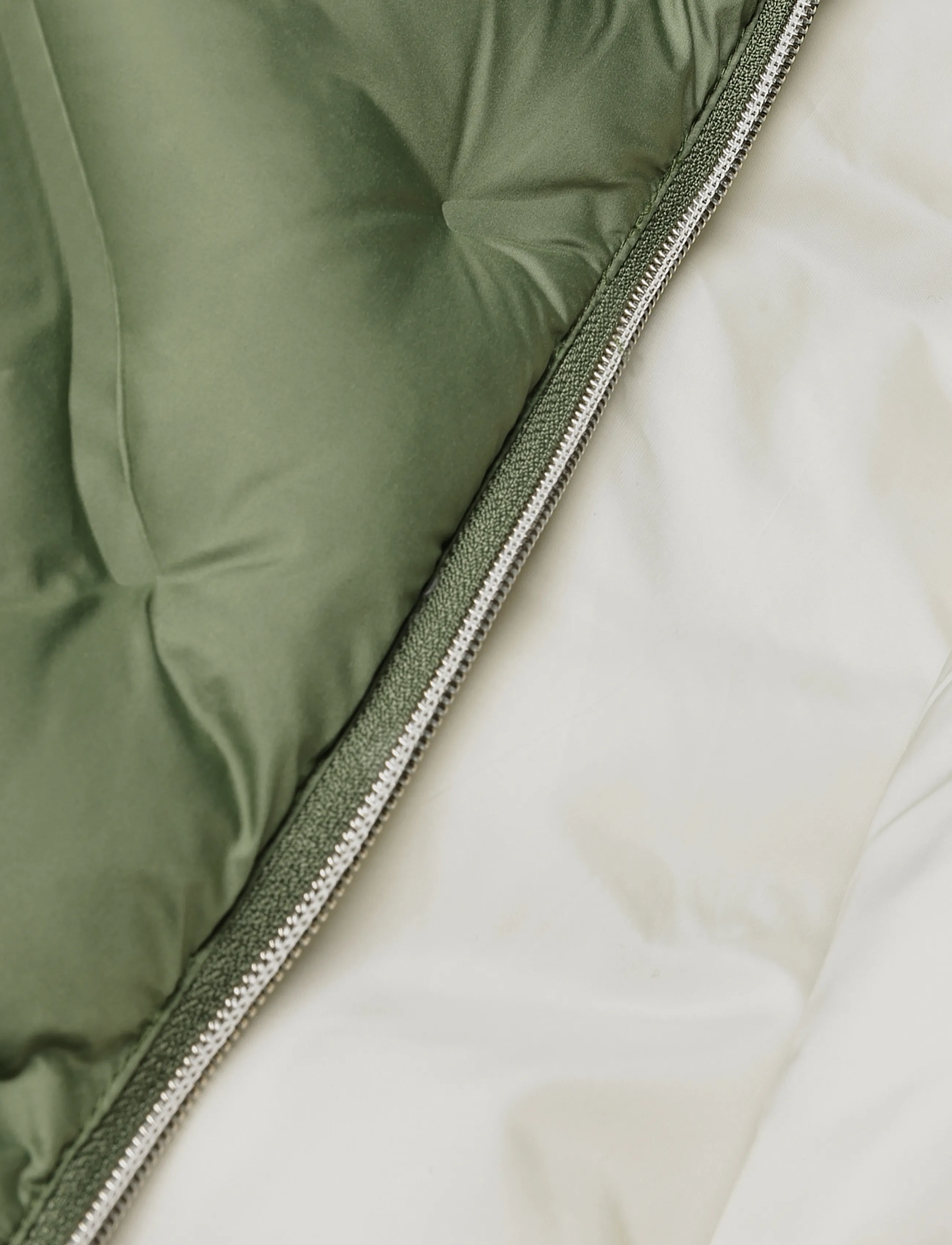 Etage - RECYCLE Fab. Downmix Waistcoat - herbstersparnisse - grass green - 4