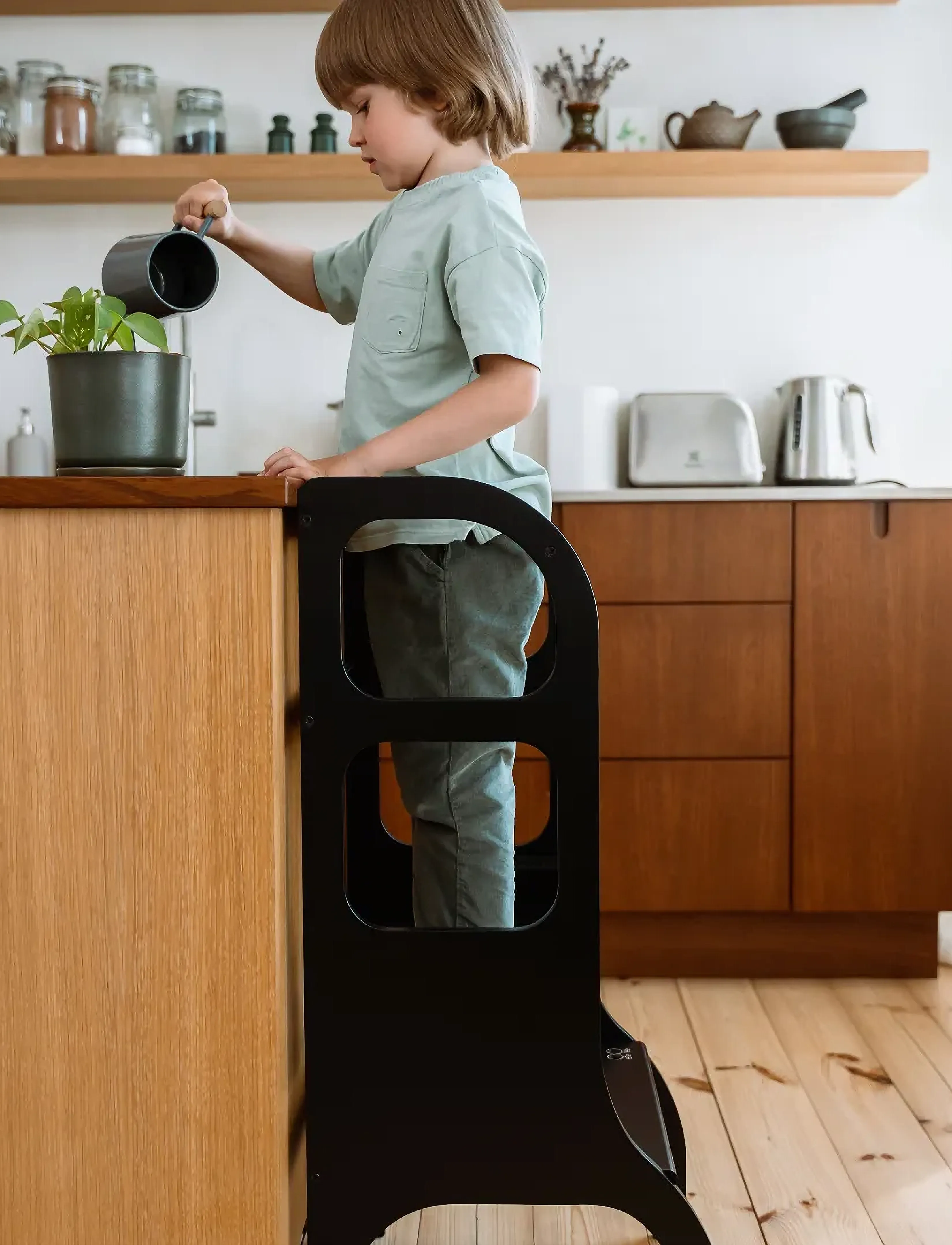 Ette Tete Step Up Adjustable Height Helper Tower, 90X 43X 40 cm, Furniture, Schwarz - Motor Skills Kinder