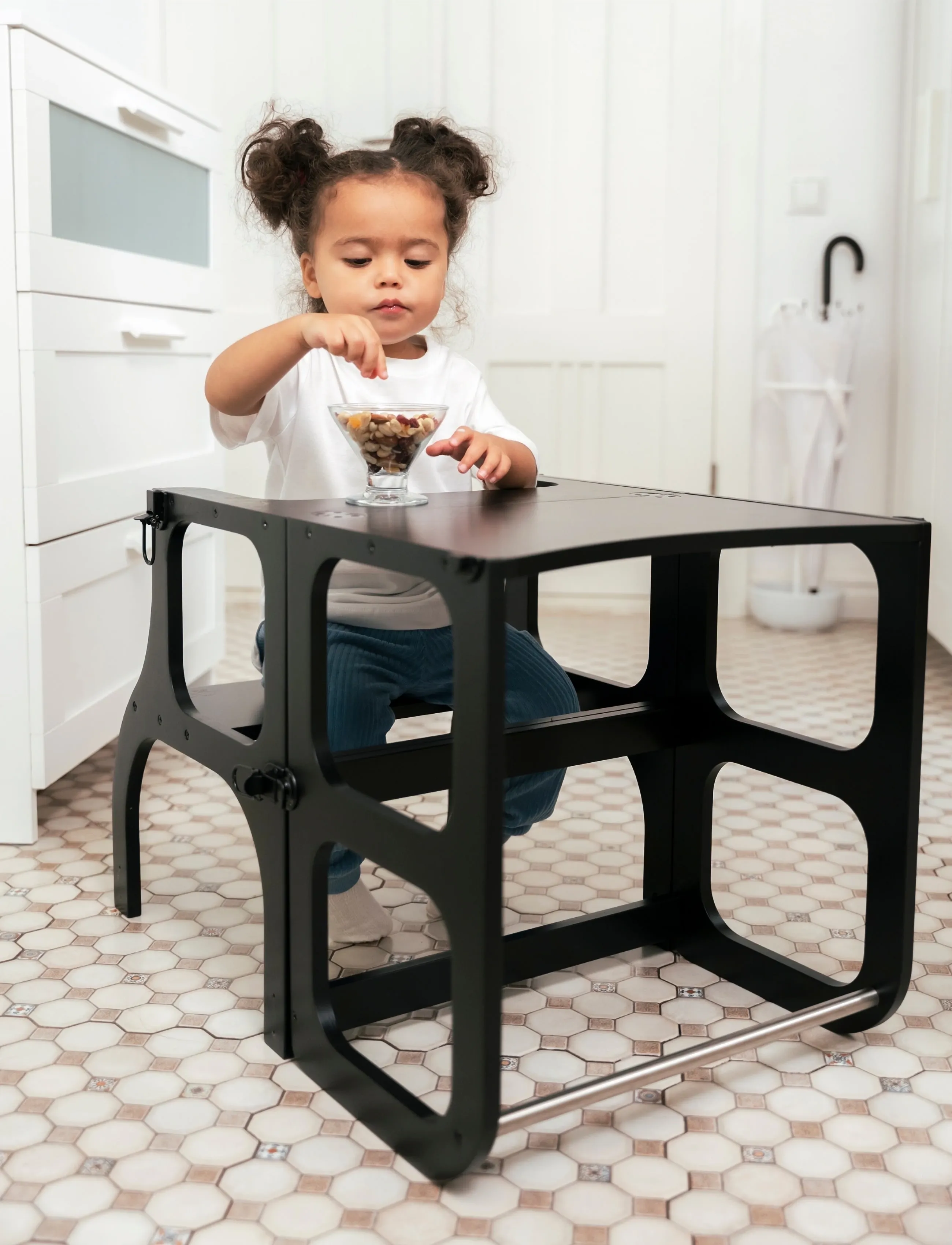 Ette Tete Step'n'sit Helper Tower Table, 90X 43X 40 cm, Furniture, Schwarz - Motor Skills Kinder