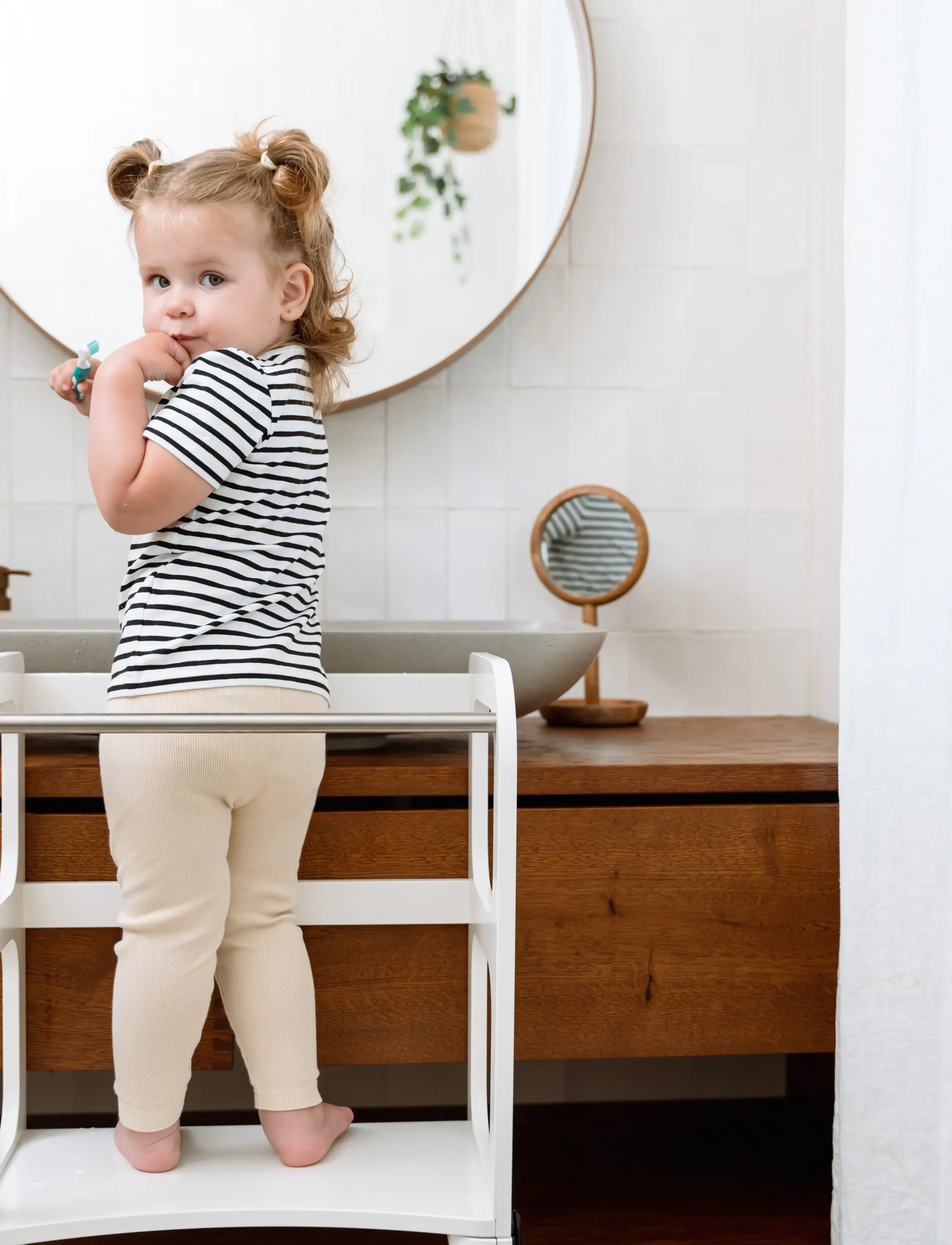 Ette Tete - STEP'n'SIT® Helper Tower - Table - læringsstårn - white/brass - 5