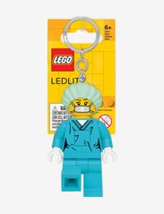 Euromic - LEGO ICONIC, SURGEON, key chain w/LED light, H - alhaisimmat hinnat - green - 8