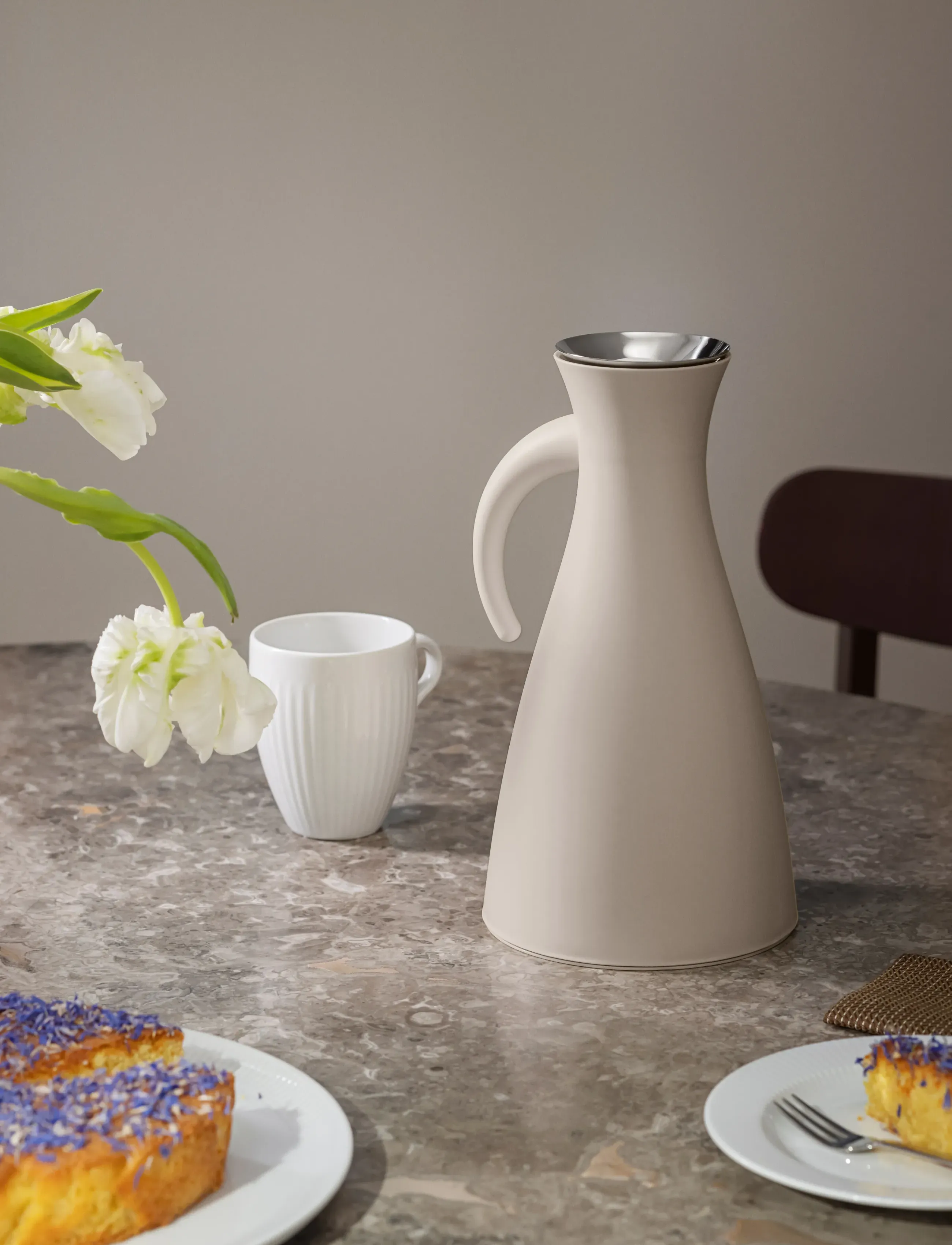Eva Solo Vacuum Jug 1.0 L Sand, 1 L, Jugs & Carafes, Beige - Thermal Homeware