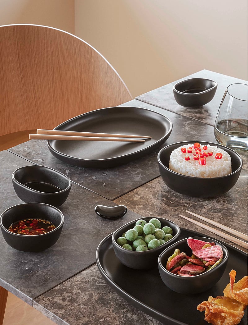 Eva Solo - Nordic kitchen oval serving dish 36 cm - miski do serwowania - black - 0