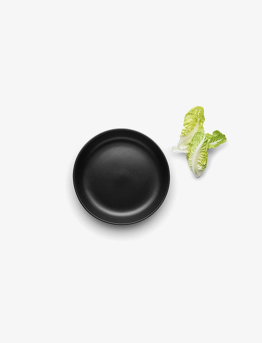 Eva Solo - Nordic kitchen shallow salad bowl Ø25 cm - salatschüsseln - black - 4