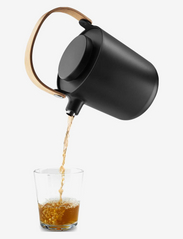 Eva Solo - Nordic kitchen tea vacuum jug 1l black - arbatinukai - black - 5