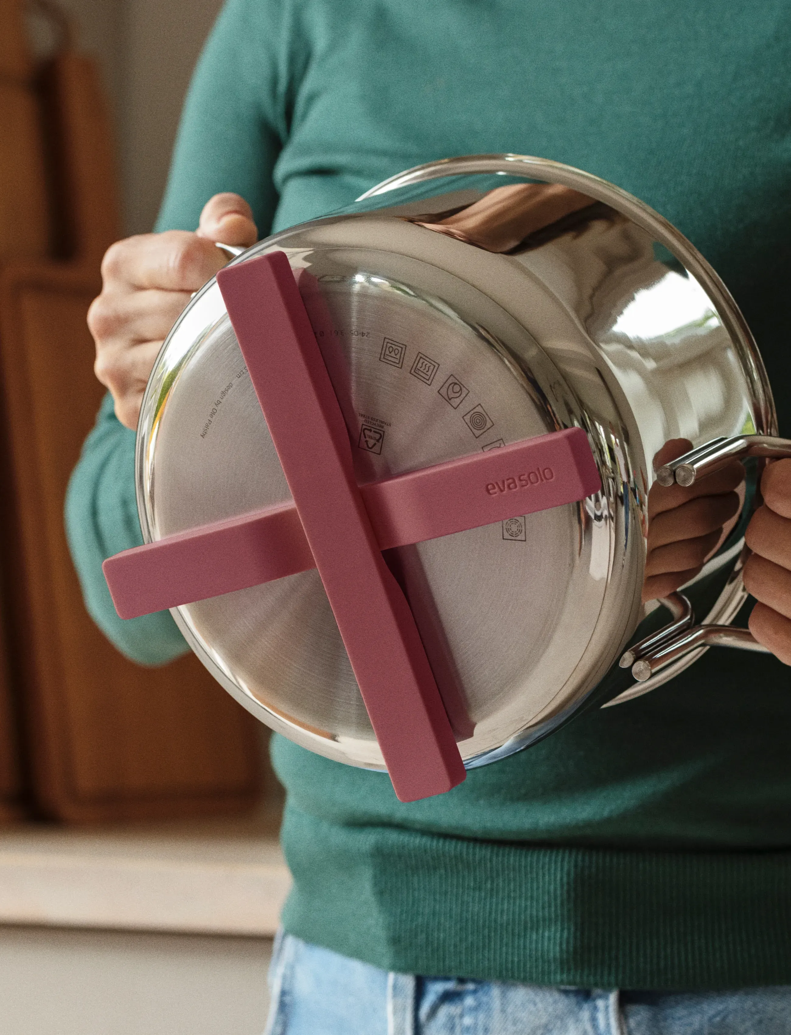 Eva Solo Magnetic Trivet Ruby, 20 cm, Pots & Pans, Burgunderrot - Pot Coasters, Homeware