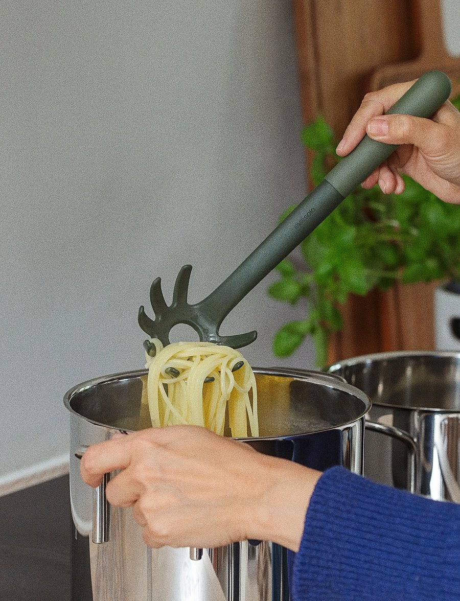 Eva Solo - Green tools Pasta spoon - löffel & schöpflöffel - green - 0