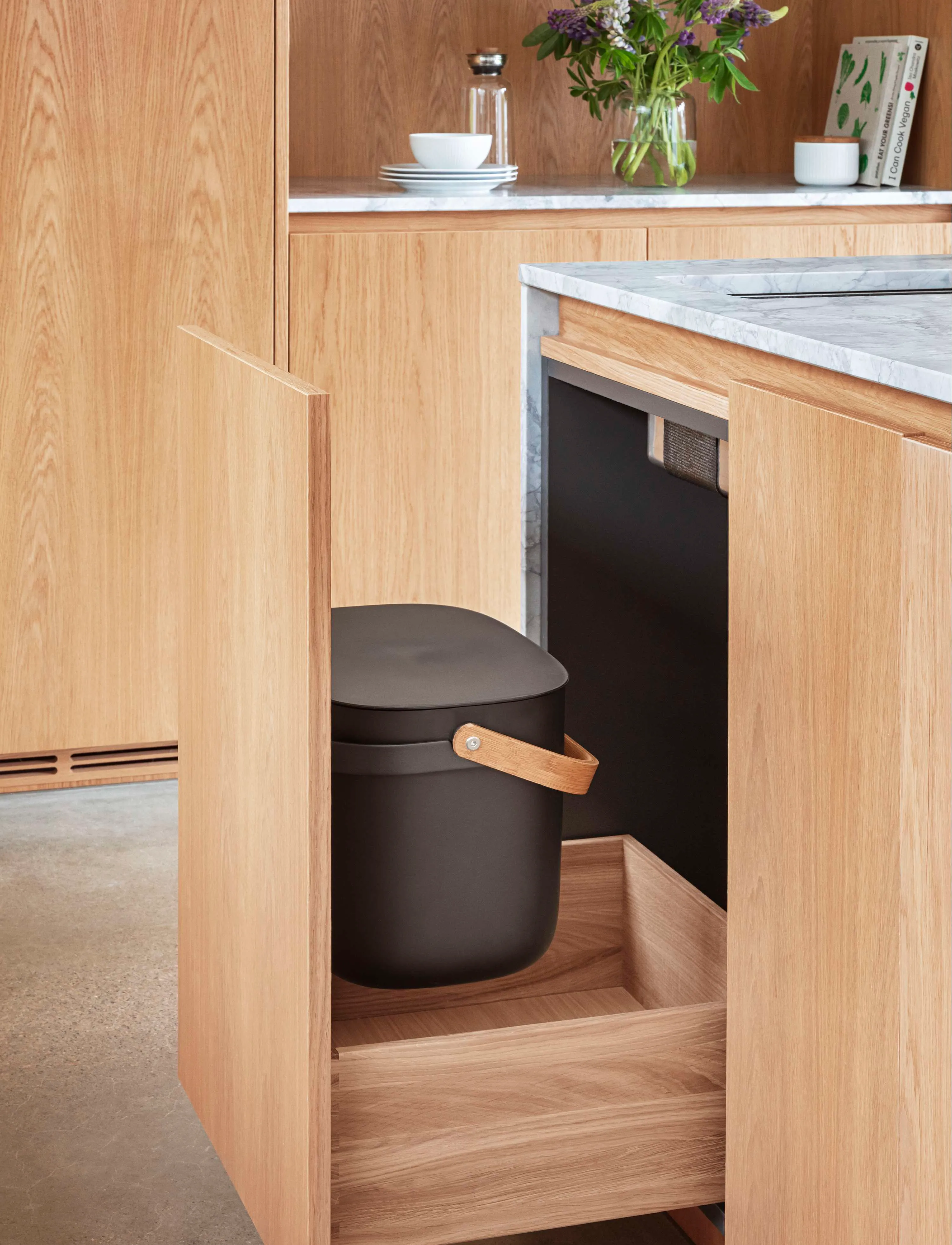 Eva Solo Reflect Vægbeslag Til Affaldssorteringsspand 16 L +33 L, 36 cm, Kitchen Storage, Schwarz - Bread Bins & Baskets, Homeware