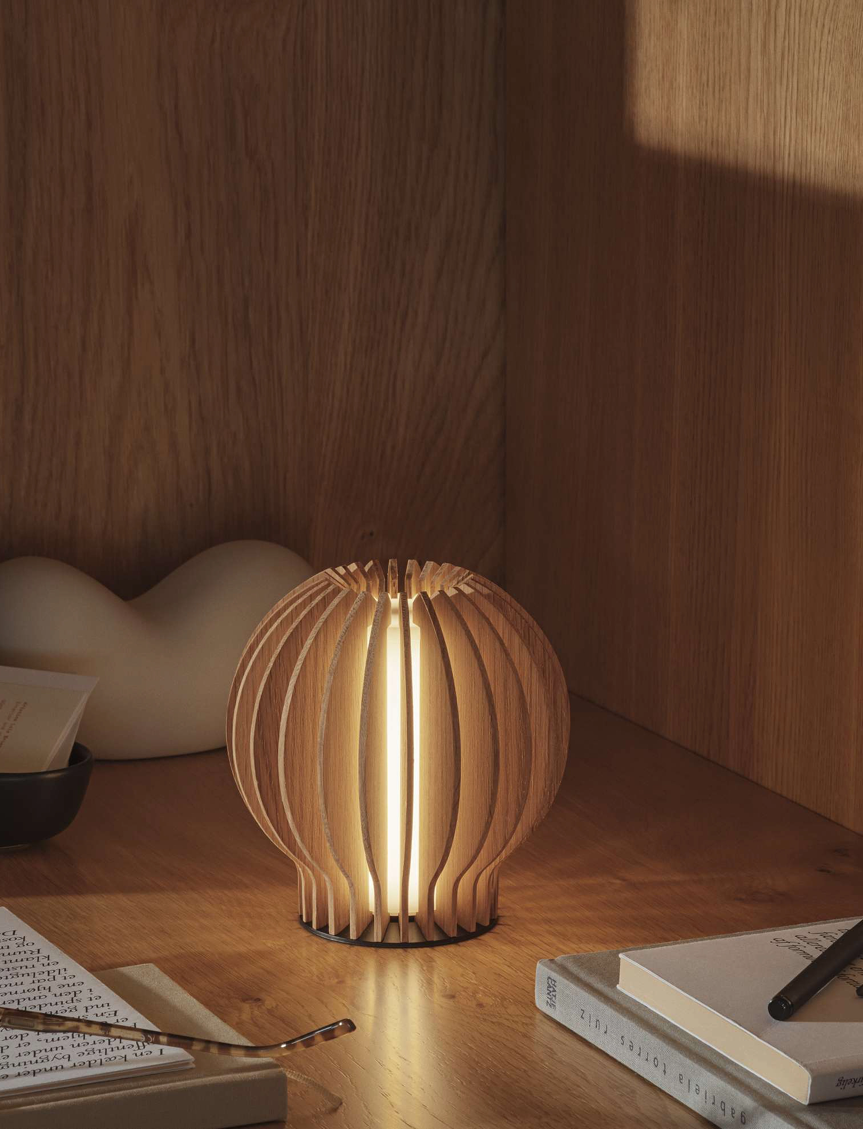 Eva Solo Radiant Rund Led Lampe Oak, One Size, Lamps, Braun - Table Homeware