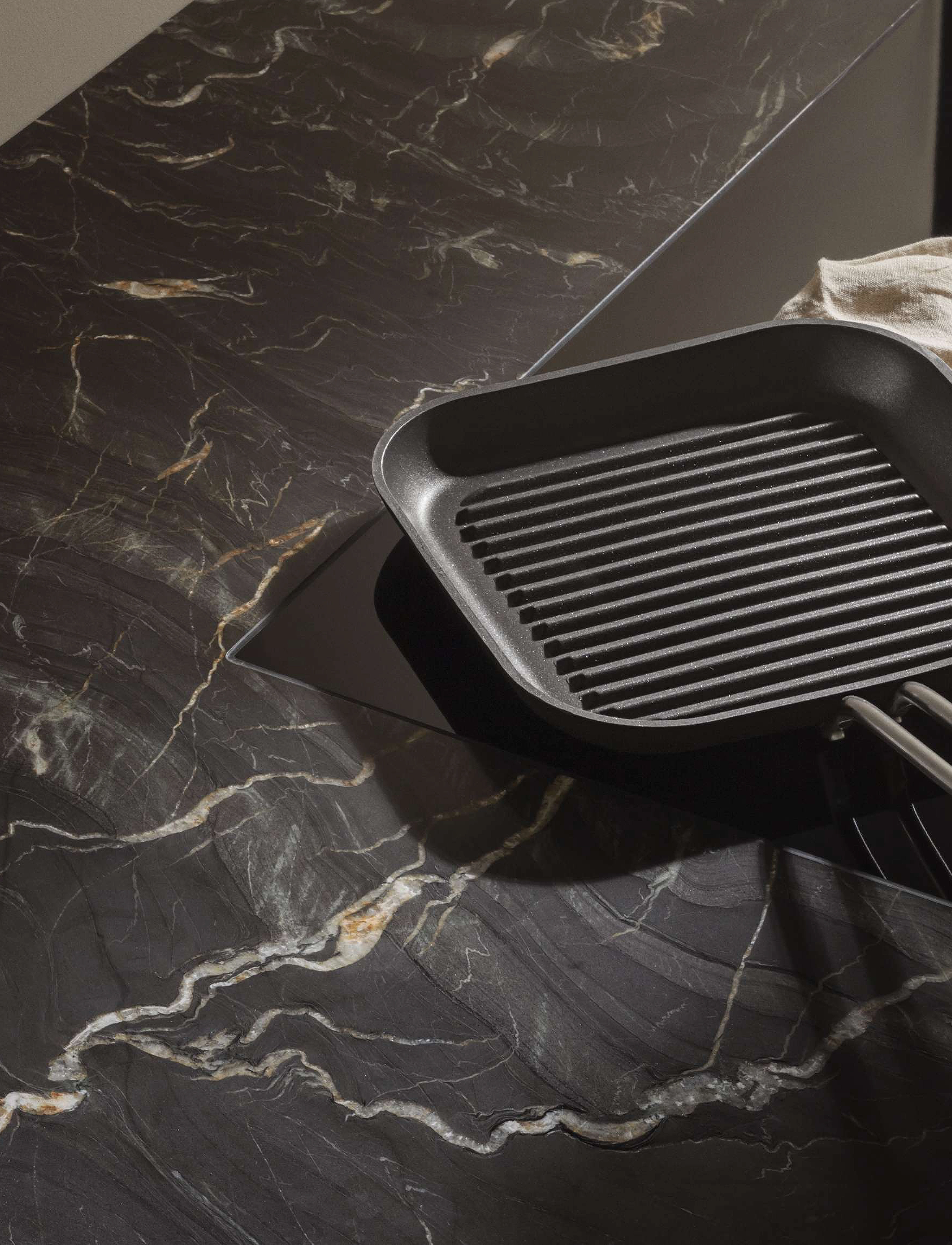 Eva Trio - Professional Grill pan 28x28 cm ceramic Slip-Let® coating - black - 3