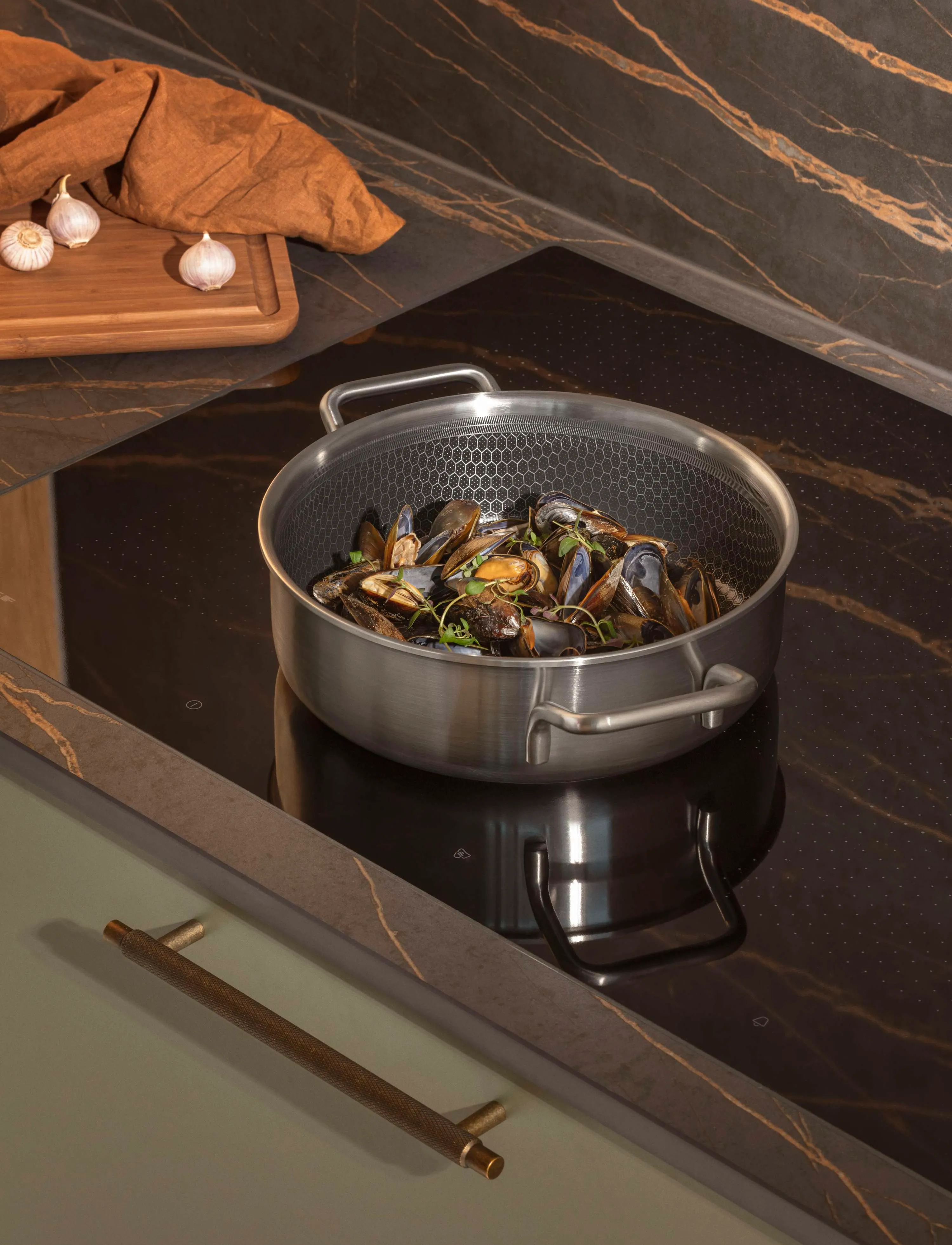 Eva Trio Multi Sautergryde 24 Cm Mosaic Keramisk Slip-Let Belægning, Ø cm, Pots & Pans, Silber - Saucepans, Homeware