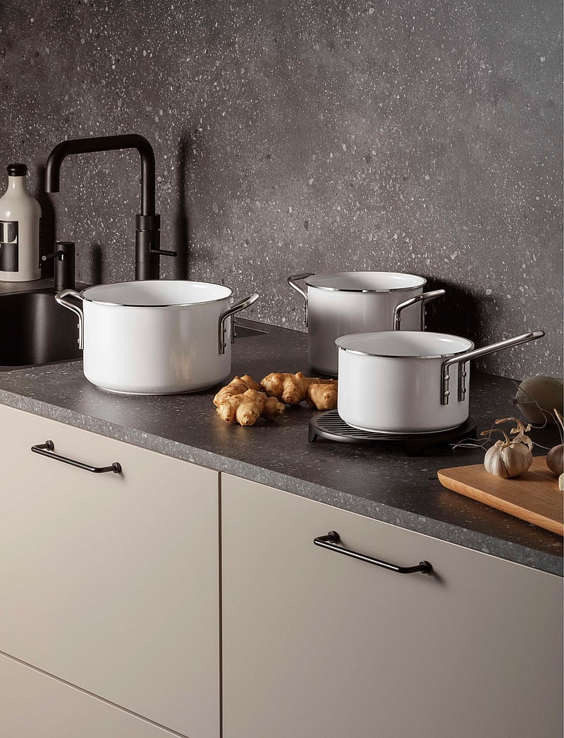 Eva Trio - White Line Pot 2.5 l 16 cm ceramic Slip-Let® coating - pajad - white - 0