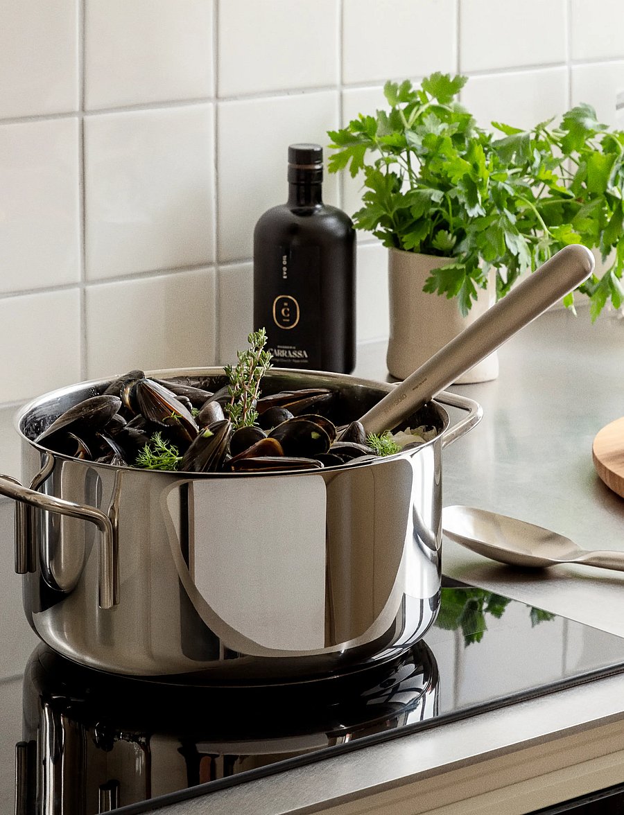 Eva Trio - Stainless Steel Pot 4.8 L 24 cm - auflaufformen - brushed steel - 0