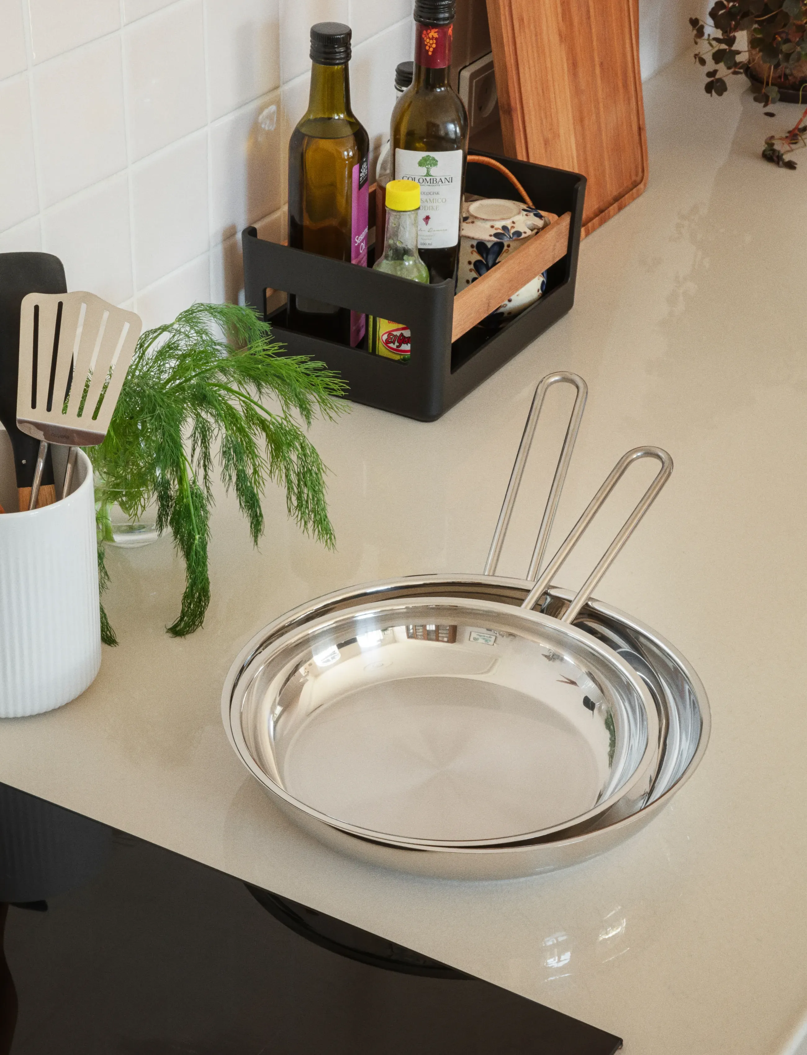 Eva Trio Stainless Steel Frying Pan 24 Cm Base, cm, Pots & Pans, Silber - Homeware