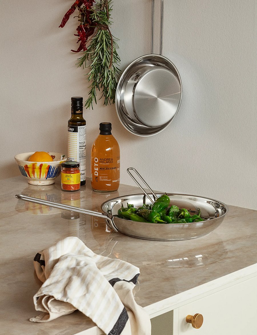 Eva Trio - Stainless Steel Frying Pan 28 cm steel base - praepannid ja pannid - polished steel - 0