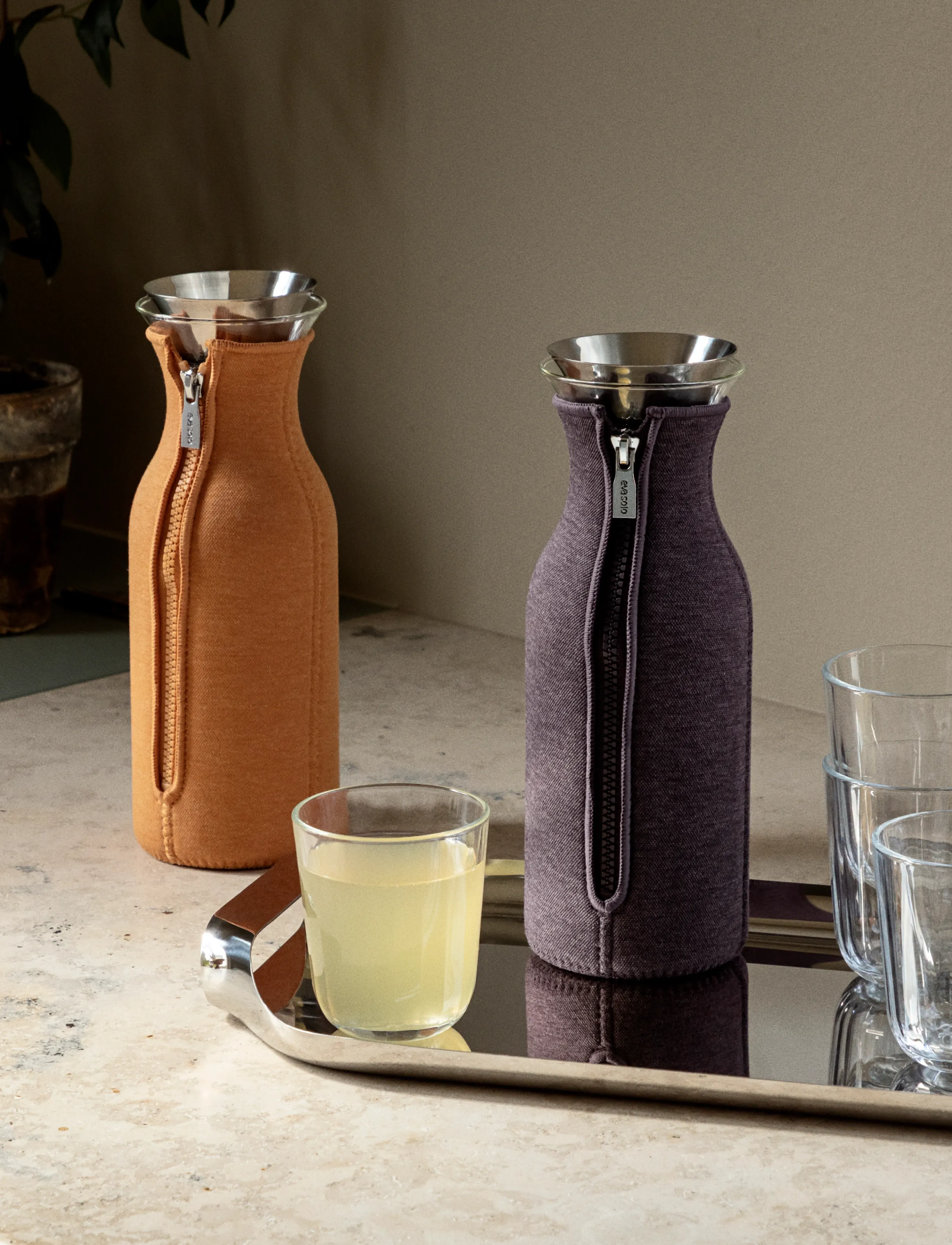 Eva Trio - Fridge carafe 1.0 L Fig - wasserkaraffen - fig - 2