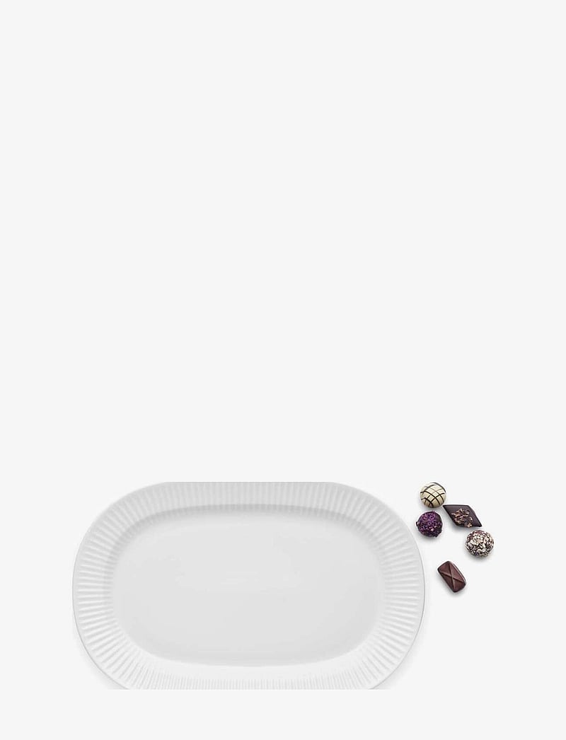 Eva Trio - Legio Nova Serving dish 37x25cm - vaagnad ja roogade serveerimisalused - white - 2
