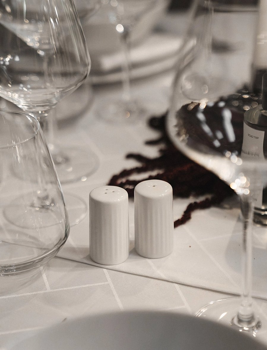 Eva Trio - Legio Nova Salt & pepper shaker - salz- & pfefferstreuer - white - 0