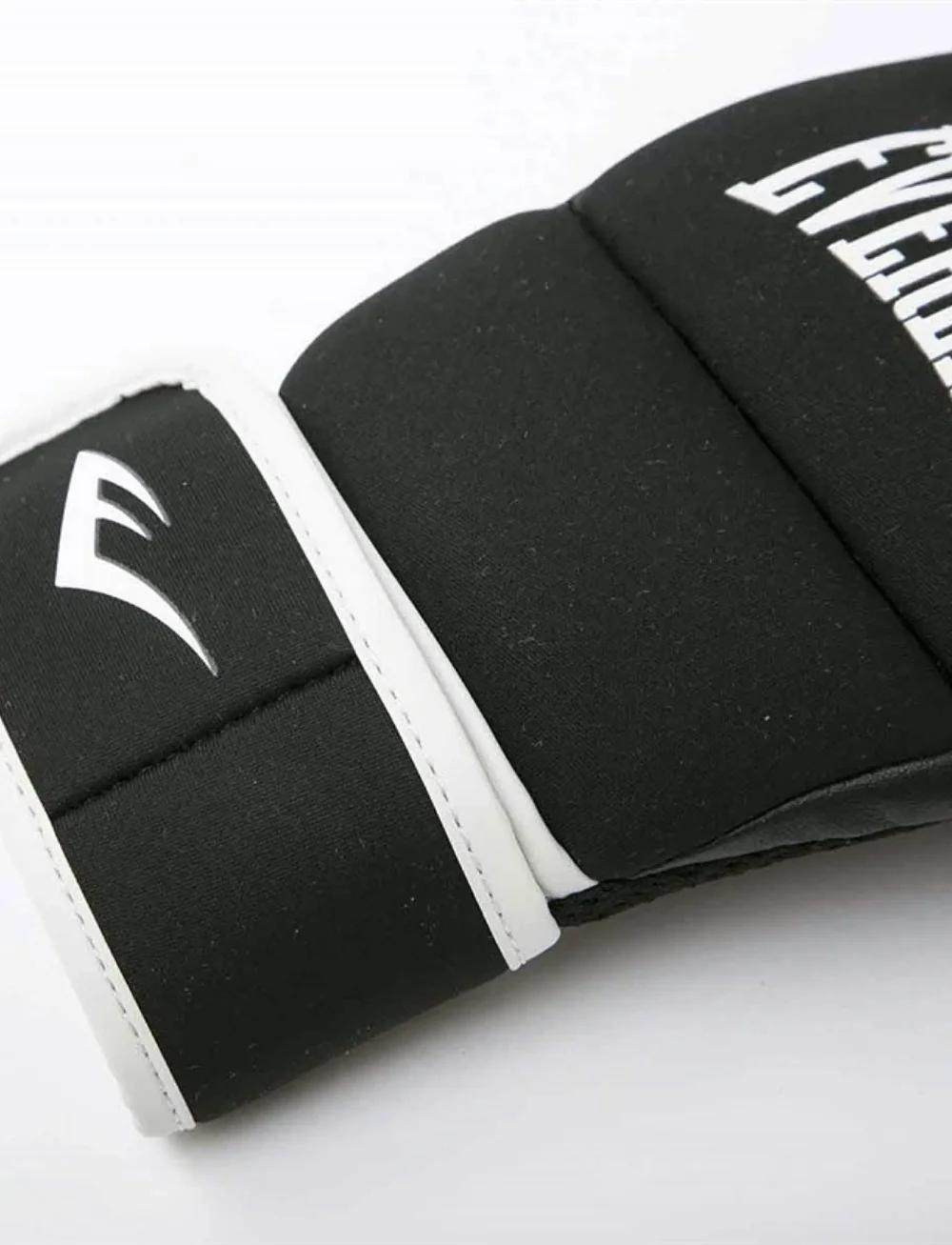 EVERLAST - Core Kickboxing Glove - boxing equipment - black - 3