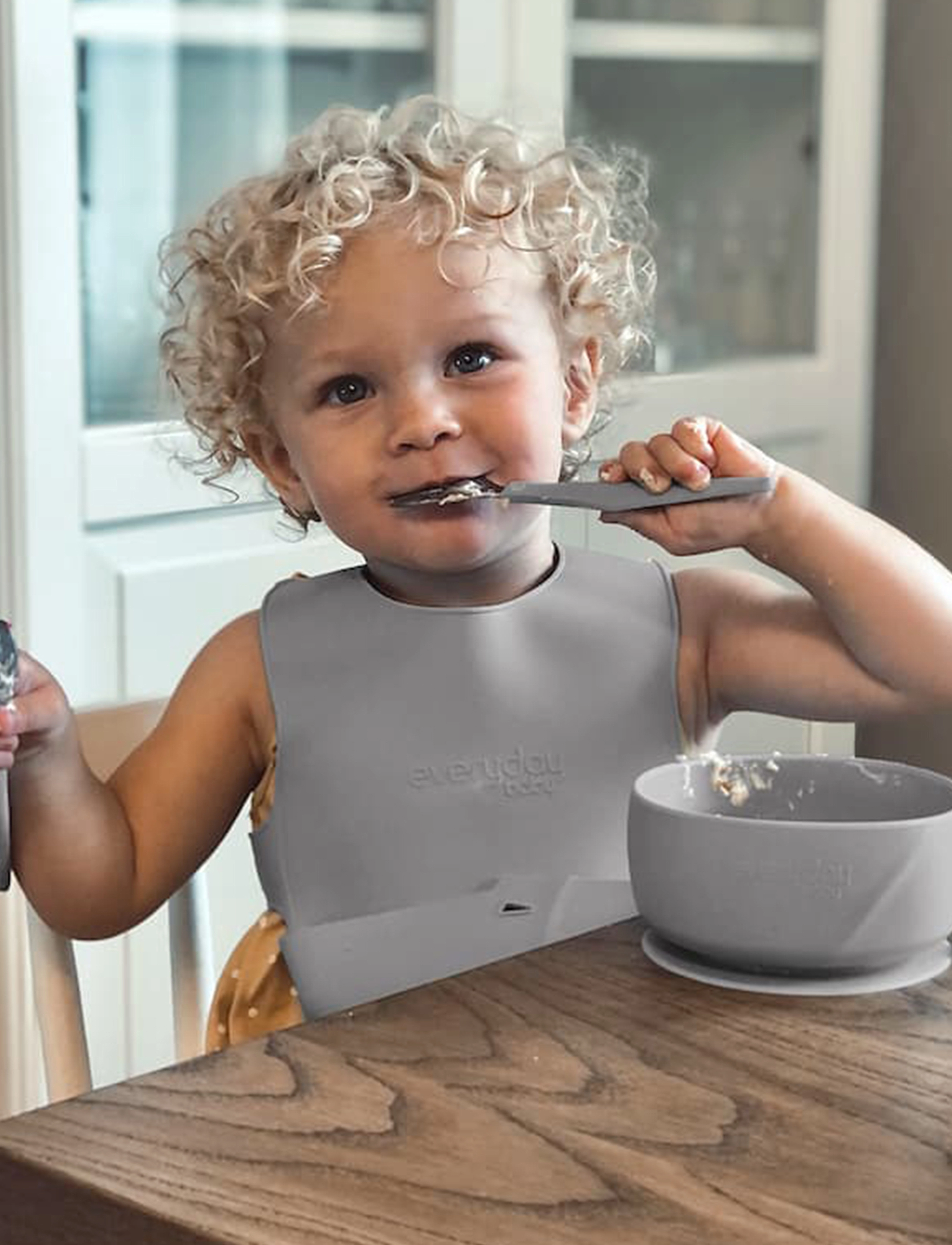 Everyday Baby - Silicone Bib with belts Quiet Grey - haklappar - quiet grey - 3