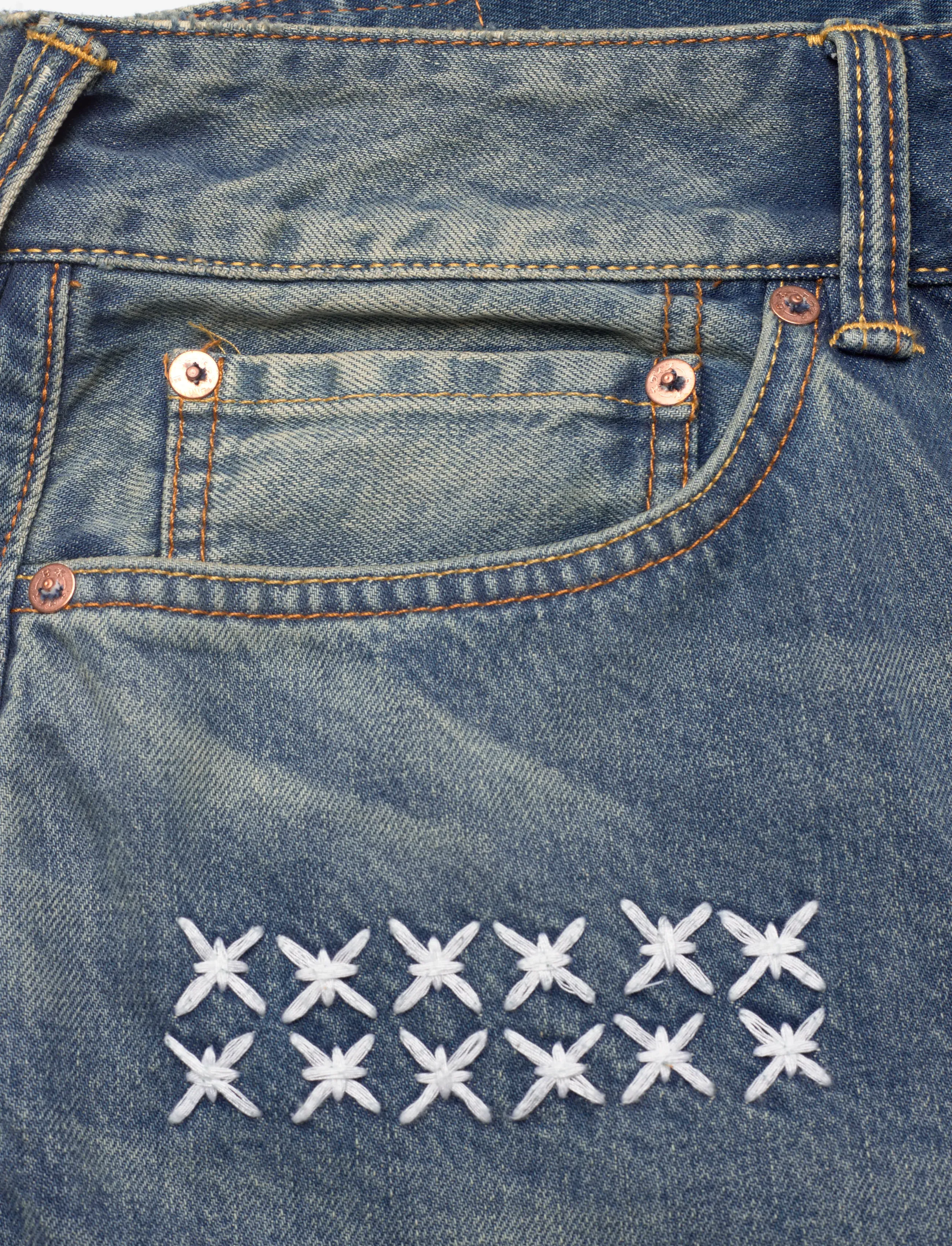Evisu - FABRIC PATCH DENIM SHORTS - jorts - light tone indigo - 2