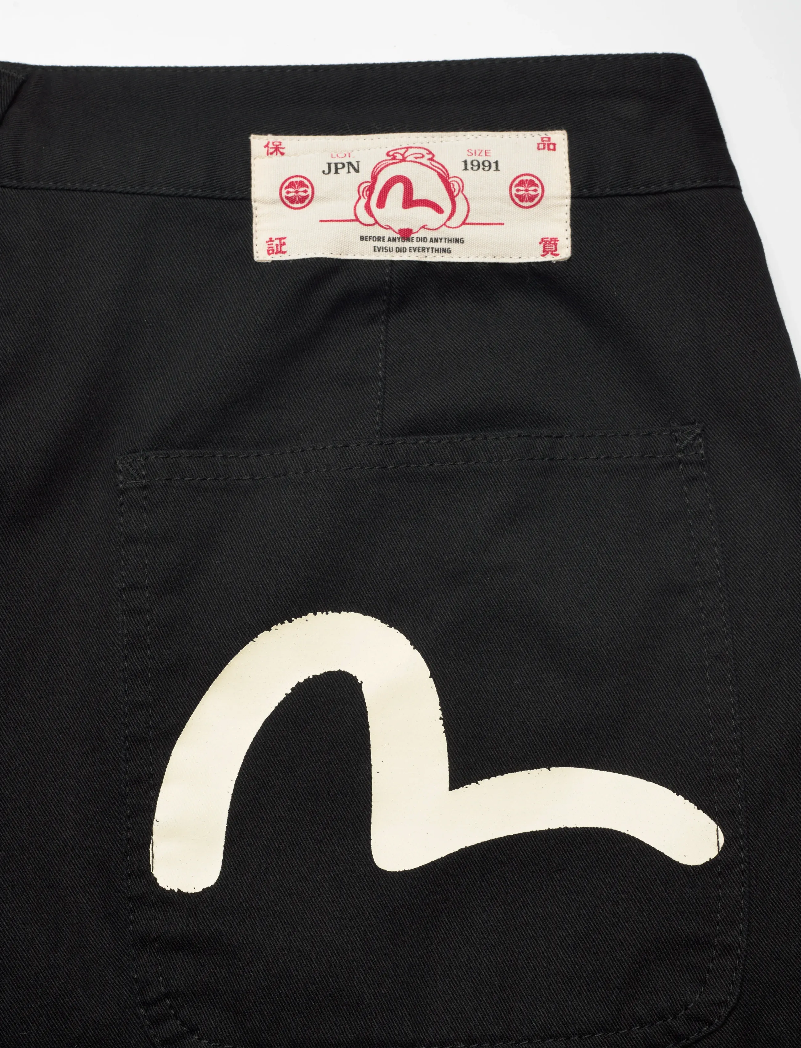 Evisu - SEAGULL PRINTED WOVEN SHORTS - casual shorts - black - 4