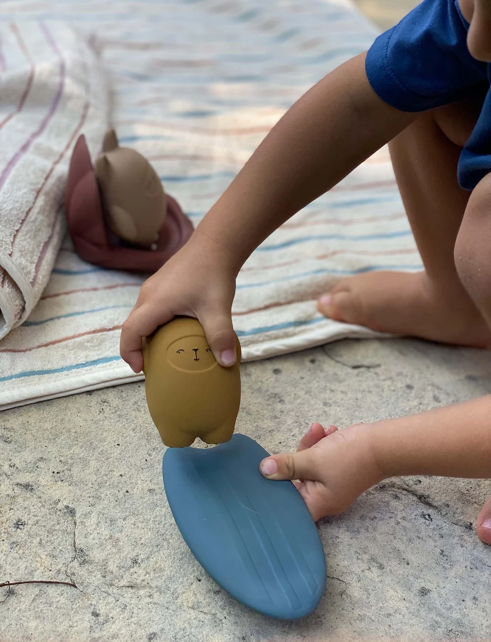 Fabelab - Bath Toys - Bob the Bear & Surfboar - badespielzeug - multi colours - 4